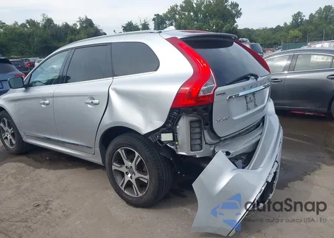 2015 Volvo Xc60 T6 z USA, uszkodzony, nr VIN YV4902RK9F2744570